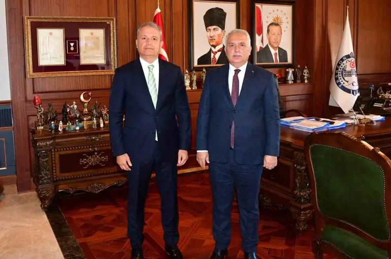 Trabzon’un yeni Emniyet Müdürü Loğoğlu’ndan Vali Yıldırım’a ziyaret
