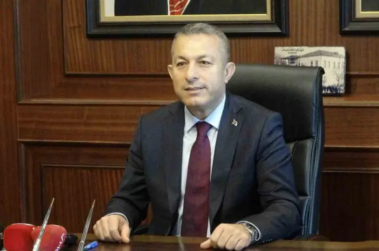 Trabzon’un yeni valisi Tahir Şahin göreve başladı
