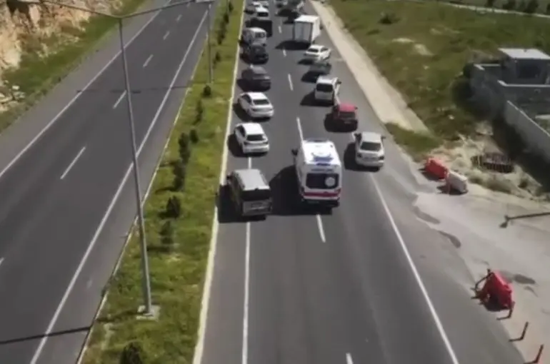 Trafikte fermuar sistemiyle ambulanslara hızlı geçiş hedefleniyor
