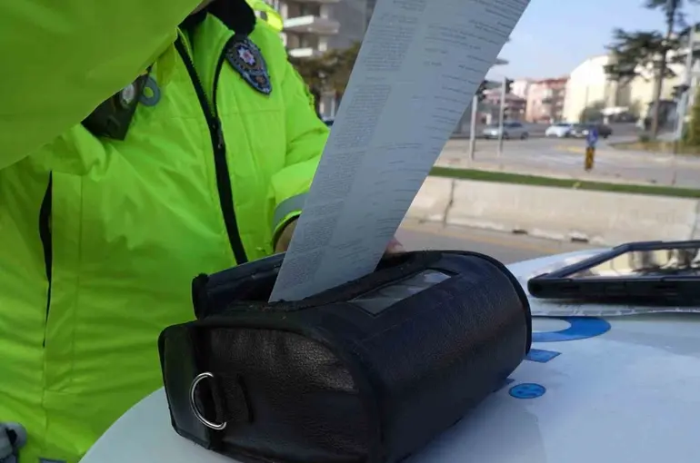Trafikte "koltuk değiştirme" oyunu drona takıldı: 240 bin lira ceza
