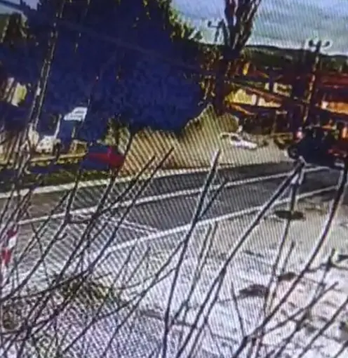 Traktörle otomobilin çarpıştığı kaza kamerada: 2 yaralı
