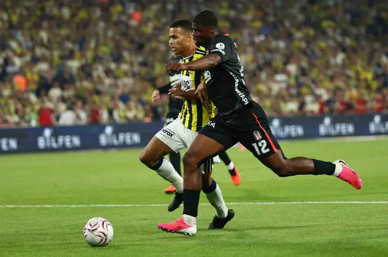 Trendyol Süper Lig: Fenerbahçe: 1 - Beşiktaş: 1 (İlk yarı)
