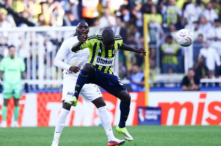 Trendyol Süper Lig: Fenerbahçe: 5 - Eyüpspor: 0 (İlk yarı)
