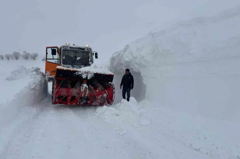 Tunceli’de kar kalınlığı 3,5 metreyi buldu
