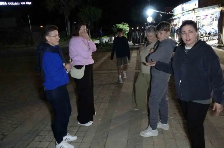 Turizm merkezinde esnafın karanlık yol sitemi
