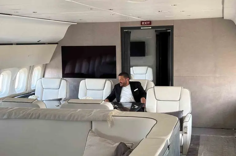 Türk iş insanı Uğur Akkuş Boeing Business Jet aldığını duyurdu
