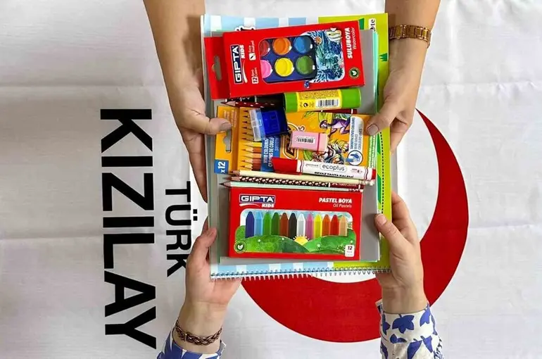 Türk Kızılay Manisa’dan 3 bin öğrenciye kırtasiye desteği
