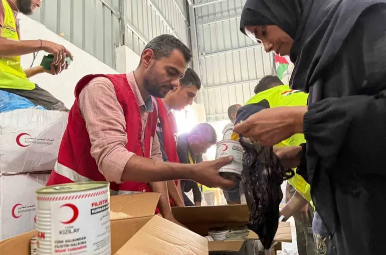 Türk Kızılay’ın İyilik Gemisi yardımları Gazze’de
