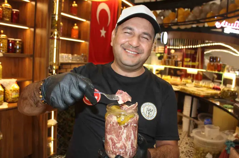 Türkiye’de ilk: Pastırmanın turşusu yapıldı
