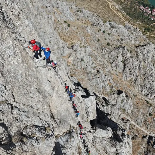 Türkiye’de tek Kemaliye’de bulunan "Via Ferrata" parkuru adrenalin tutkunlarının rotası oldu
