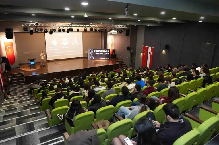 Türkiye’nin en başarılı öğrencileri girişimcilik sahnesinde
