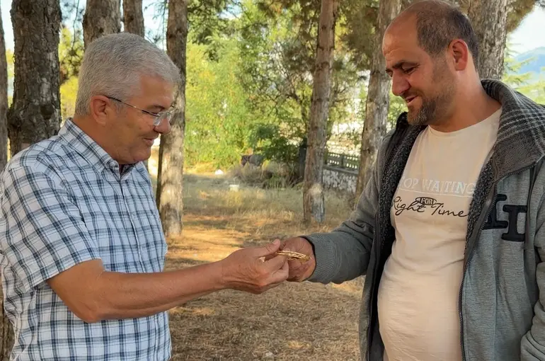Üç bilezik, beş ay ve yürekleri ısıtan insanlık hikayesi
