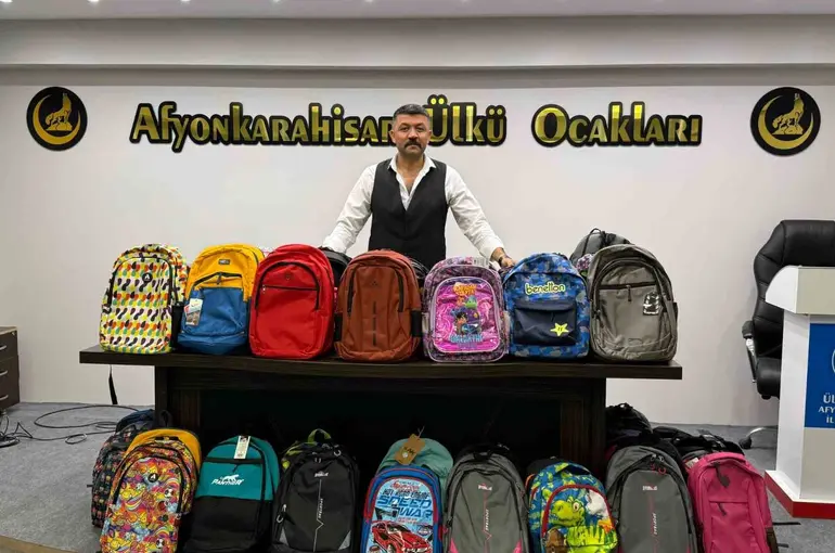 Ülkü Ocakları’ndan öğrencilere eğitim desteği
