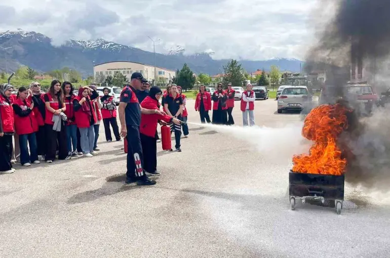Uluslararası Damla Gönüllülerine yangın eğitimi verildi
