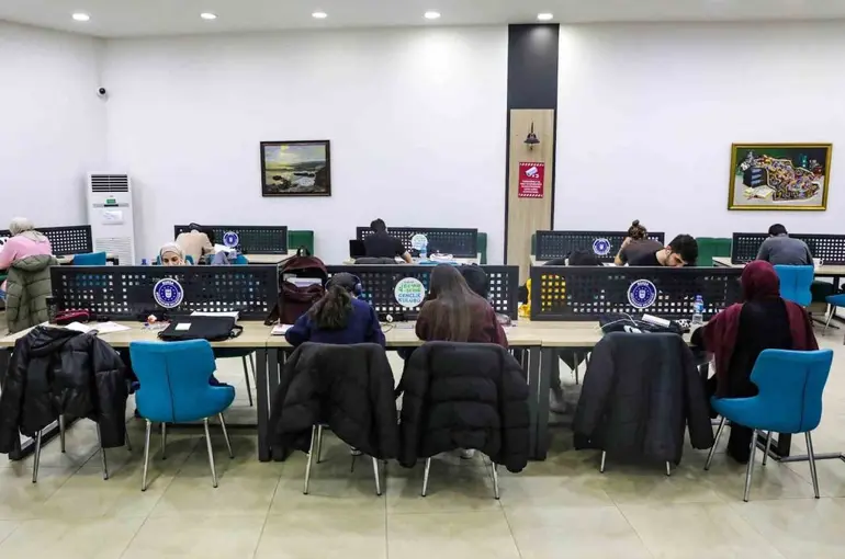 Üniversite adayları için deneme sınavı
