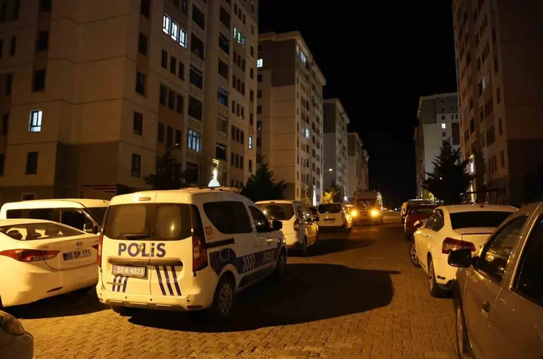 Üniversiteli genç evinde ölü bulundu
