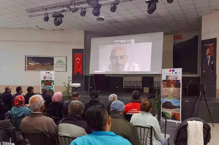 Üreticilere kuşburnu ve badem yetiştiriciliği eğitimi
