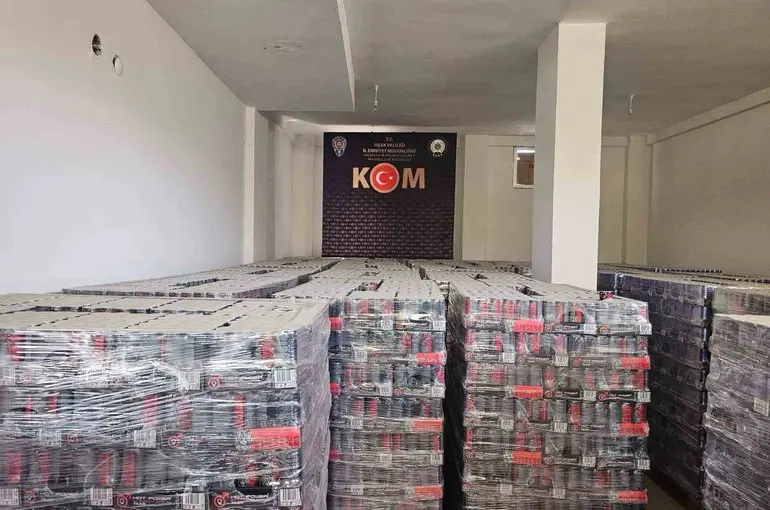Uşak’ta 16 bin 200 adet tarihi geçmiş enerji içeceği ele geçirildi
