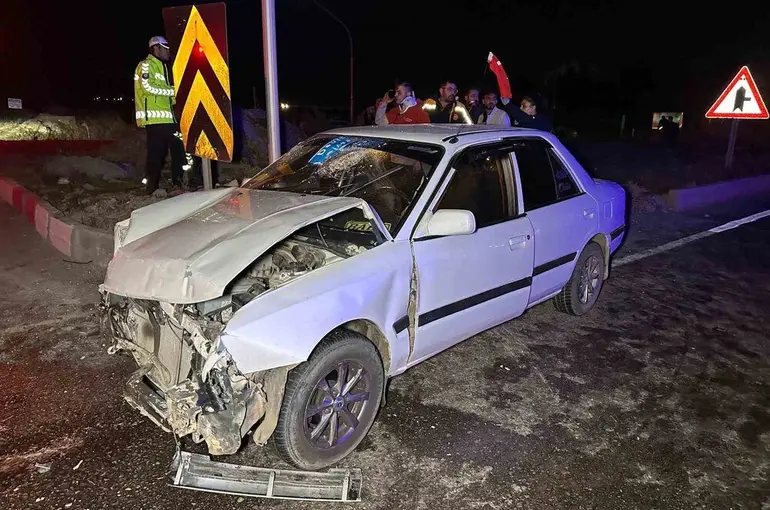 Uşak’ta iki araç çarpıştı: 1’i bebek 10 yaralı
