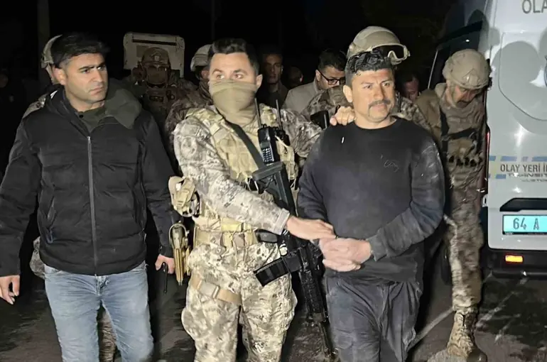 Uşak’ta kavga ihbarına giden polislere ateş açan şüpheli tutuklandı
