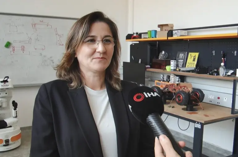 Uzmanlar uyardı: Yapay zeka hem teknolojik hem psikolojik risk taşıyor
