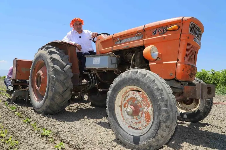 Üzüm hasadında eline makineye kaptıran Saruhanlı Belediye Başkanı yaralandı

