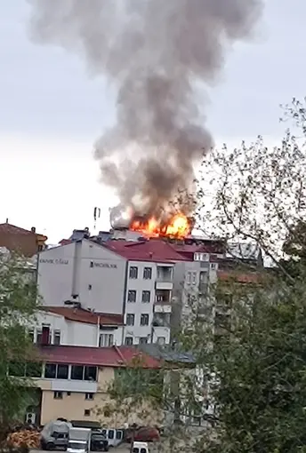Vakfıkebir’de çatı yangını korkuttu
