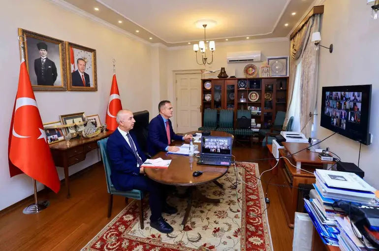 Vali Akbıyık ilçe kaymakamları ile okul güvenliği toplantısı yaptı
