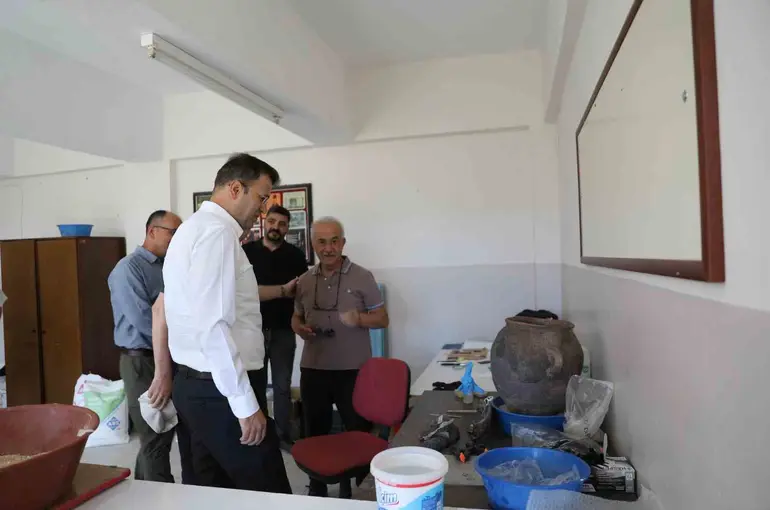 Vali Akmeşe Kınık Höyük Kazı Alanını inceledi
