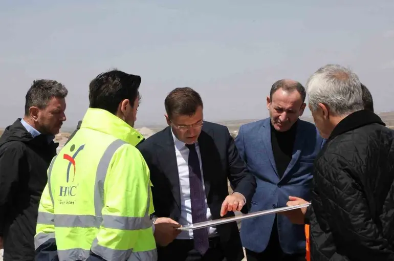 Vali Akmeşe, Niğde 2. OSB’de çalışmaları yerinde inceledi
