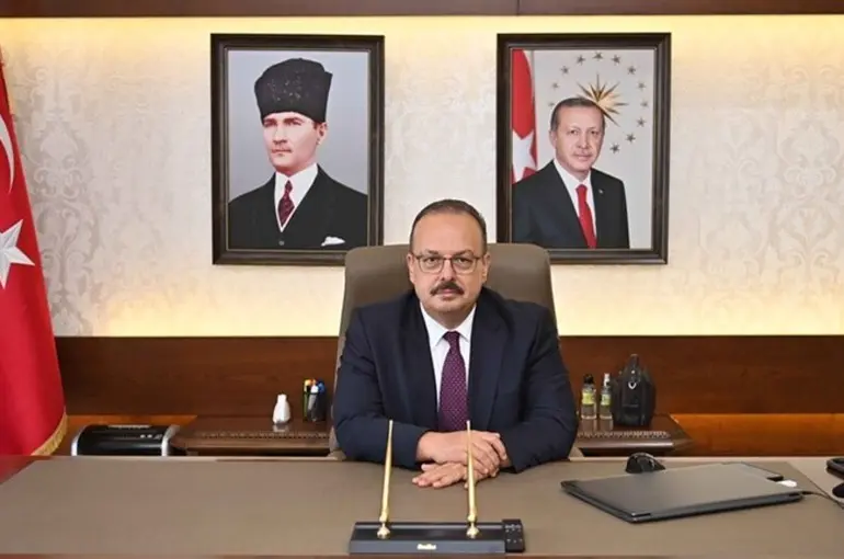 Vali Canbolat: "Öğretmen bir gönül işçisidir"
