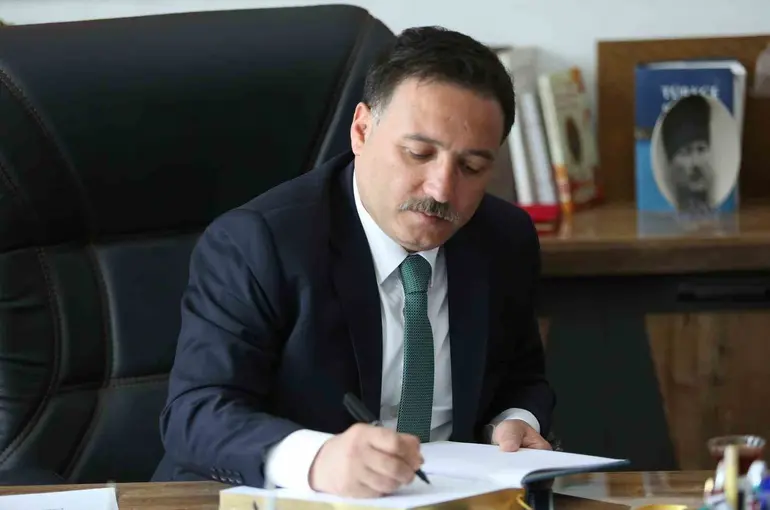 Vali Çiçek: "Gazilerimiz; vatan sevgisinin, cesaretin ve fedakârlığın en anlamlı timsalleri, milletimizin gurur ve onur abideleridir"
