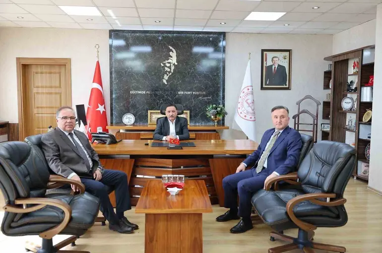 Vali Çiçek’ten İl Milli Eğitim Müdürlüğü’ne çalışma ziyareti

