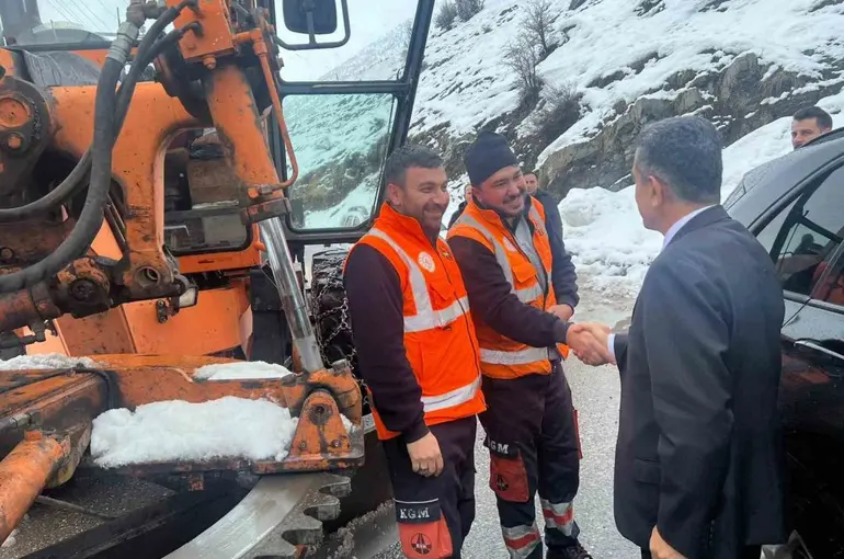 Vali Ekici karla mücadele çalışmalarını denetledi
