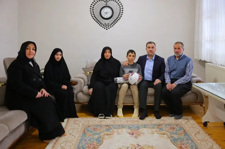Vali Eldivan, Kaleardı Mahallesi’nde vatandaşlarla iftarda buluştu
