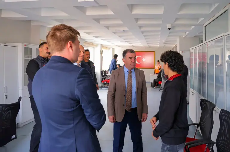 Vali Eldivan kamu kurumlarında incelemelerde bulundu
