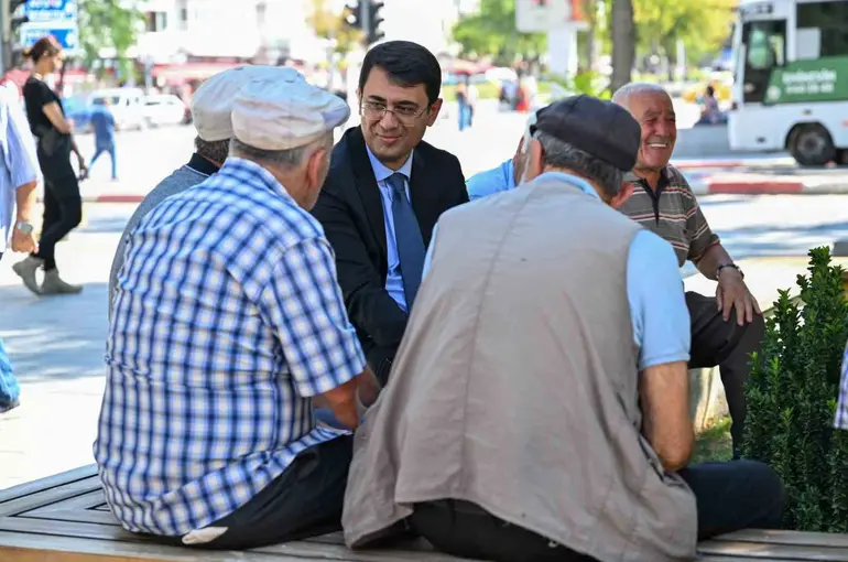 Vali Kartal vatandaşlarla bir araya geldi
