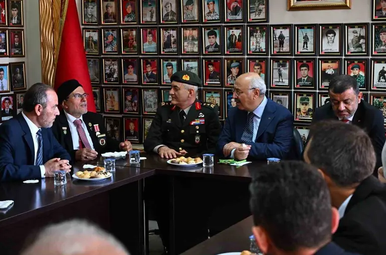 Vali Köşger: "Huzur ve refahı gazilerimize borçluyuz"
