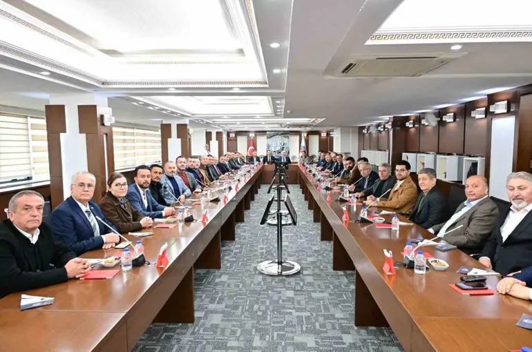 Vali Köşger’den iş dünyasına yakın temas
