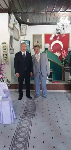 Vali Yılmaz, Şeyh Şehabettin Sühreverdi Hazretleri türbesinde
