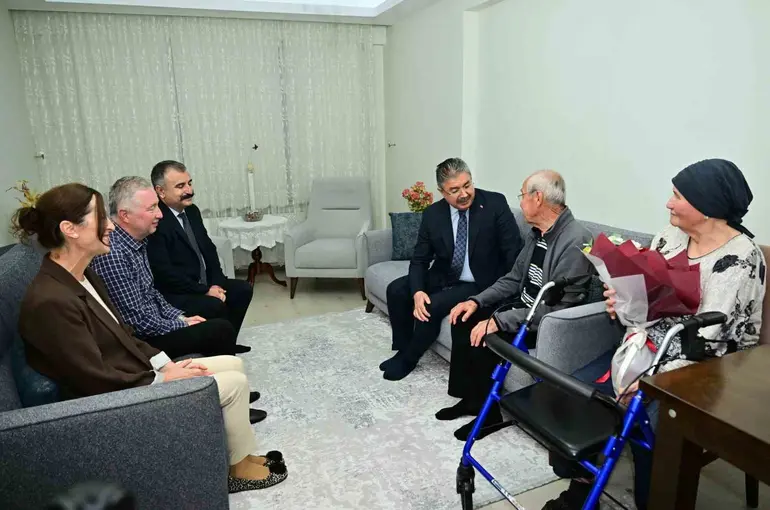 Vali Yılmaz’dan yaşlı vatandaşın evine anlamlı ziyaret

