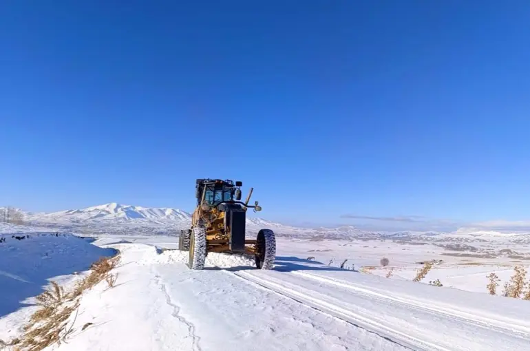 Van-Bahçesaray yolu ulaşıma kapatıldı
