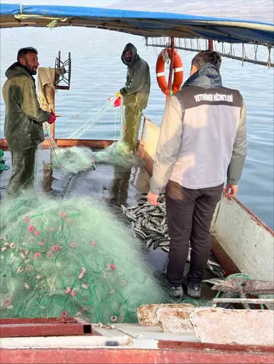 Van Gölü’nde balıkçılık denetimi yapıldı
