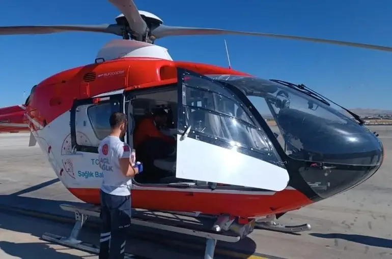 Van’da 34 günlük bebek uçak ambulansla İstanbul’a sevk edildi
