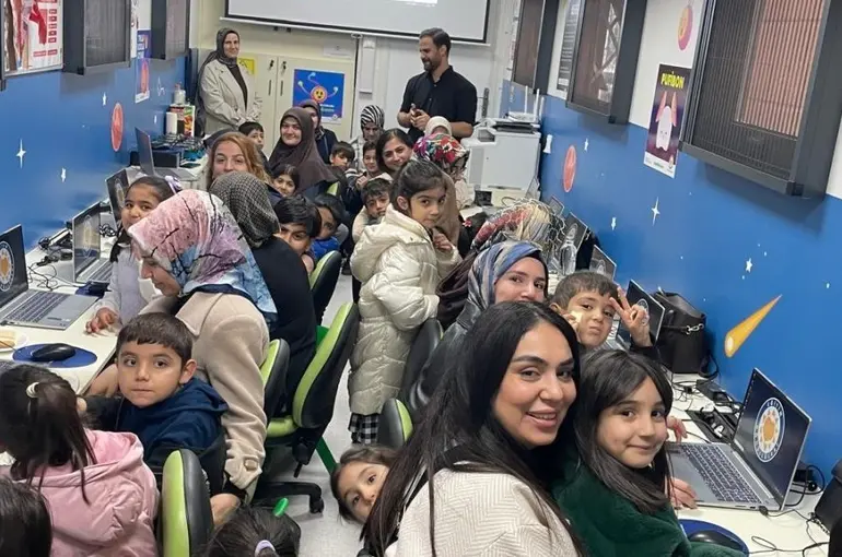Veliler ve öğrenciler kodlama etkinliğinde buluştu
