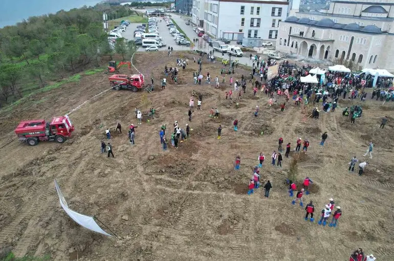 Yalova’da fidanlar toprakla buluşturuldu
