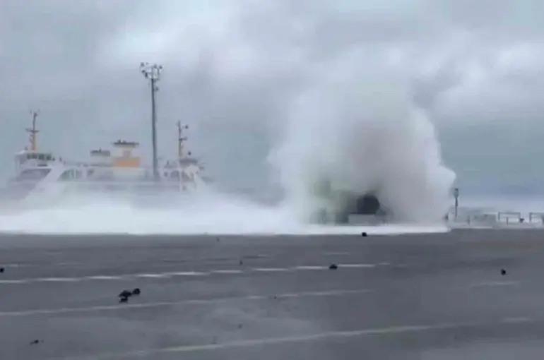 Yalova’daki fırtınadan çarpıcı görüntüler
