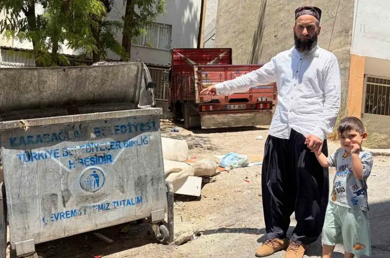 Yanlışlıkla çöpe atılan servet, mahalle konteynerinden çıktı
