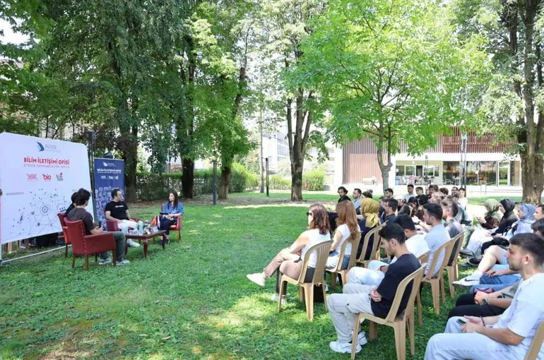 Yapay zeka çağında yazılımcının değişen rolü
