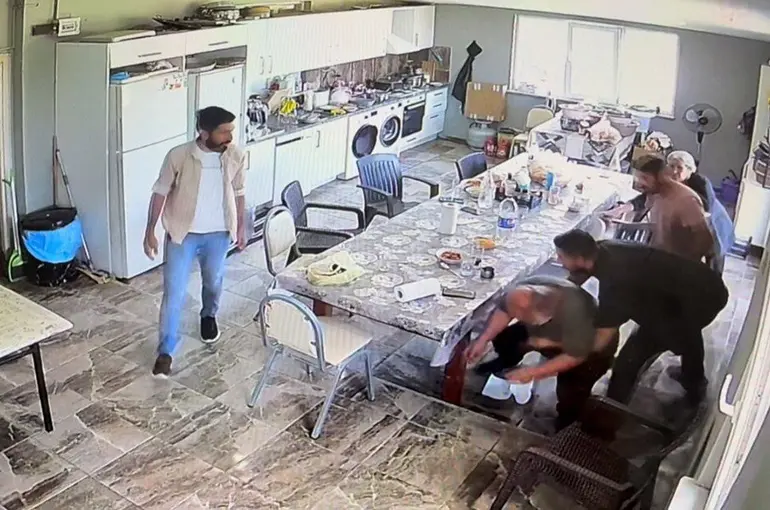 Yemek masasında ölümden döndü: Heimlich manevrası hayatını kurtardı

